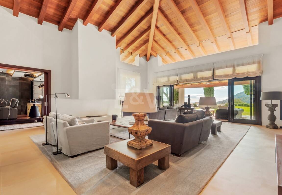 Luxuriöse Villa mit atemberaubendem Meerblick in La Zagaleta