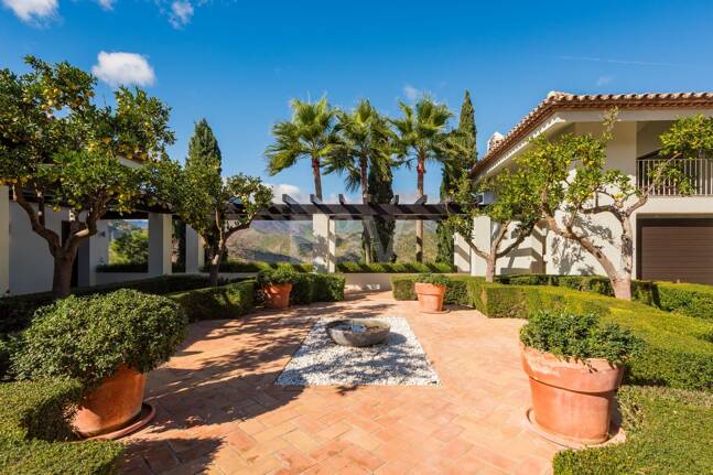 Luxuriöse Villa mit atemberaubendem Meerblick in La Zagaleta