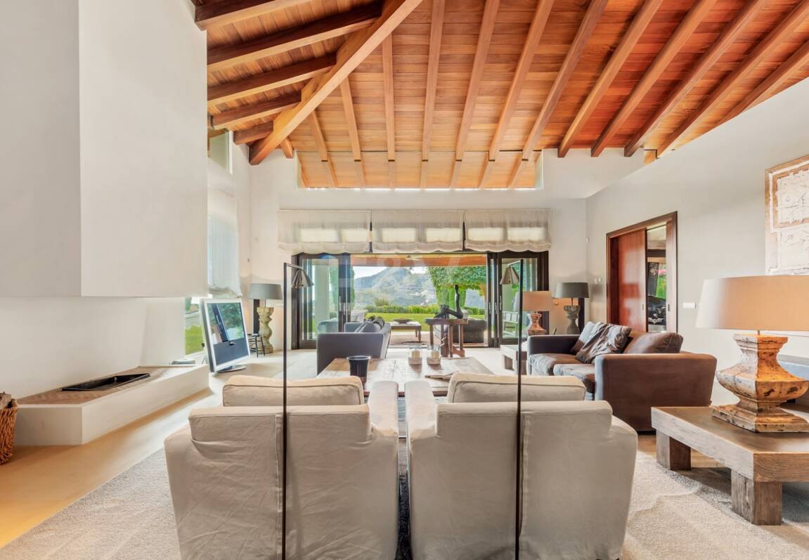 Luxuriöse Villa mit atemberaubendem Meerblick in La Zagaleta