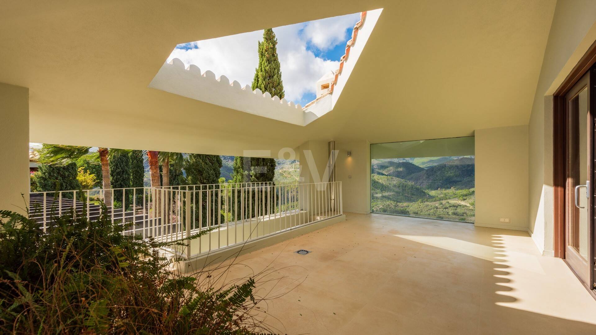 Luxurious villa with amazing sea views in La Zagaleta