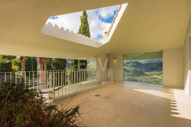 Luxuriöse Villa mit atemberaubendem Meerblick in La Zagaleta