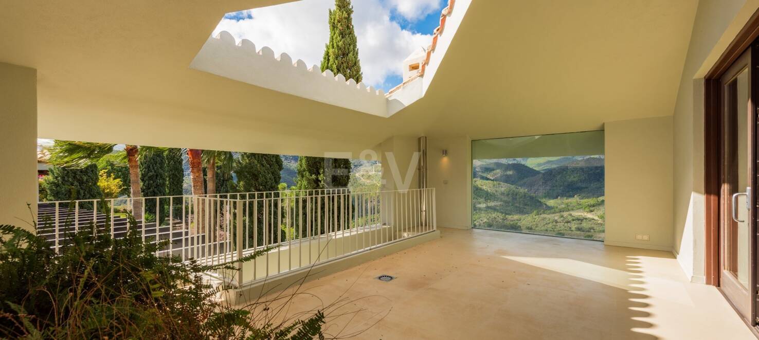 Luxuriöse Villa mit atemberaubendem Meerblick in La Zagaleta