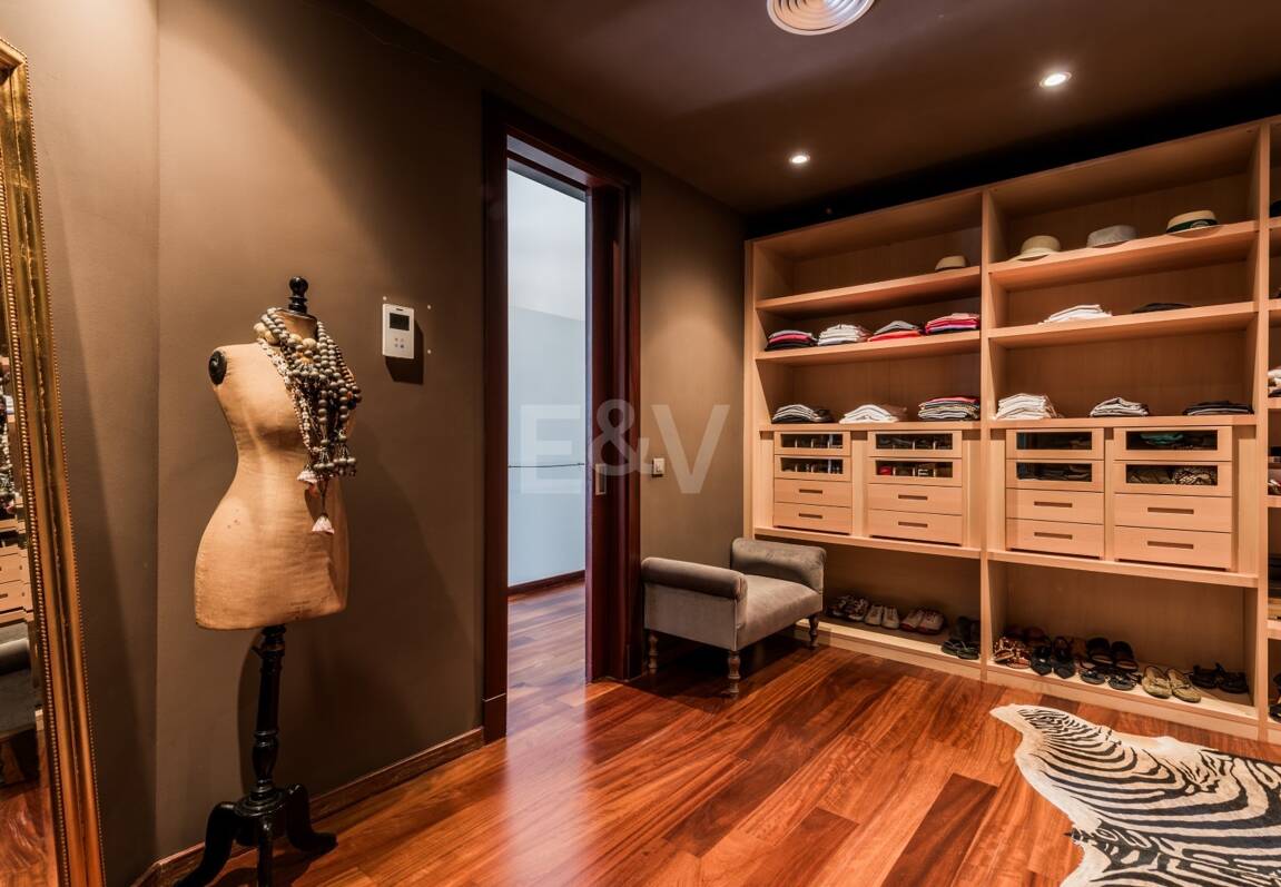 Luxuriöse Villa mit atemberaubendem Meerblick in La Zagaleta