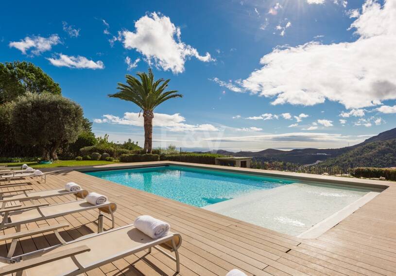 Luxuriöse Villa mit atemberaubendem Meerblick in La Zagaleta