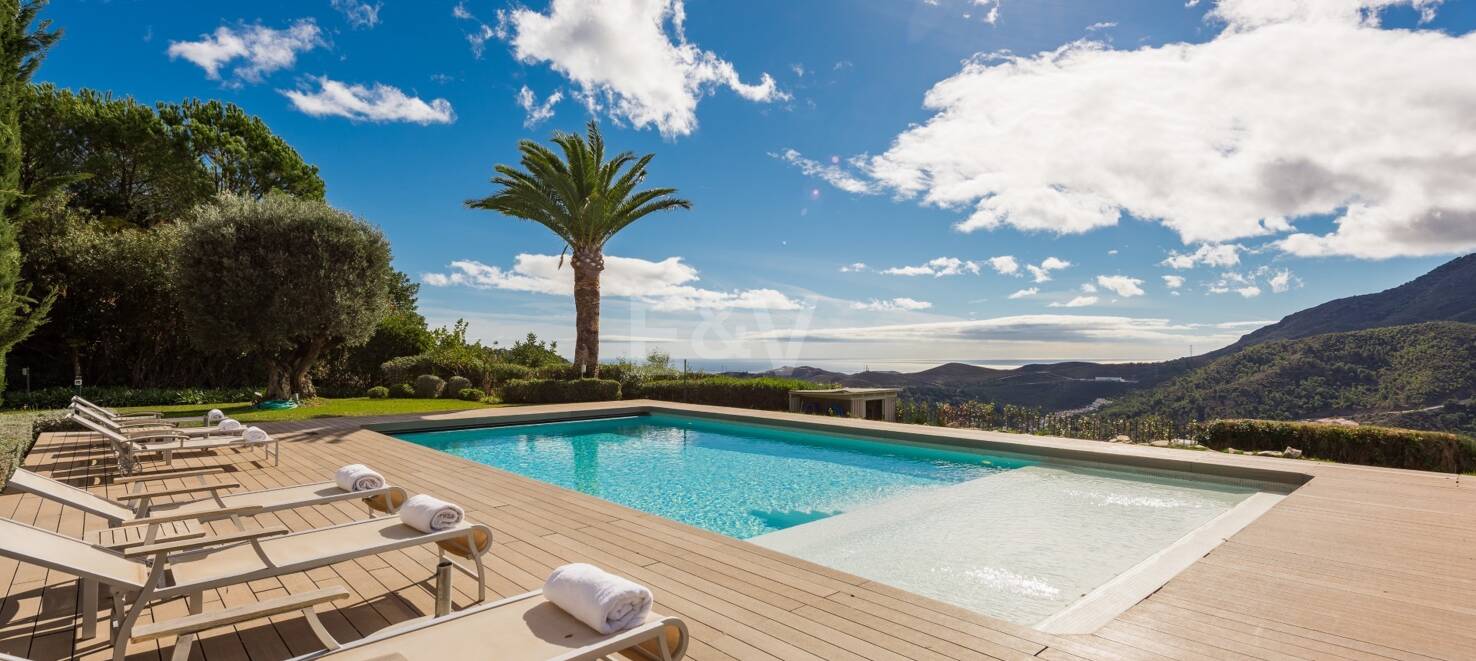 Luxuriöse Villa mit atemberaubendem Meerblick in La Zagaleta
