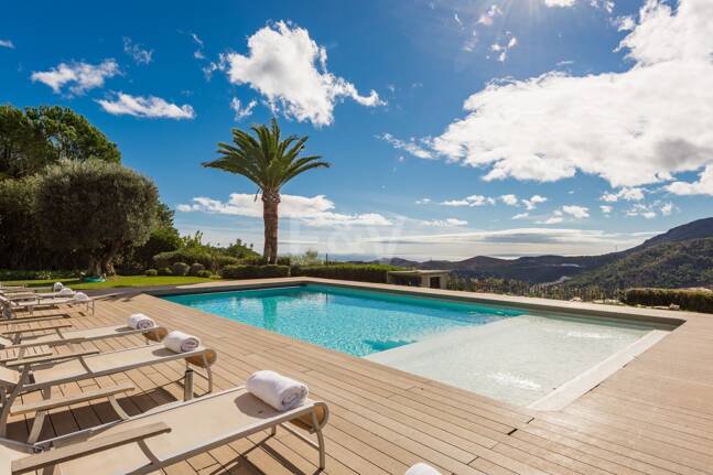 Luxuriöse Villa mit atemberaubendem Meerblick in La Zagaleta