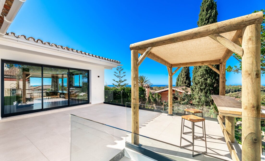 Moderne Villa in Elviria mit atemberaubendem Panoramablick auf das Meer