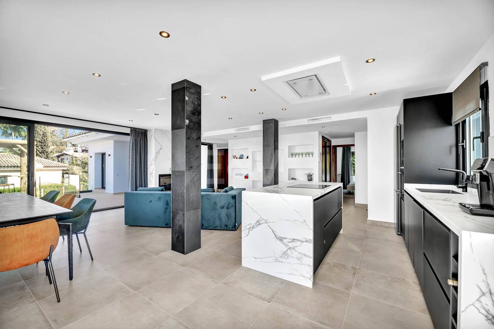 Moderne Villa in Elviria mit atemberaubendem Panoramablick auf das Meer