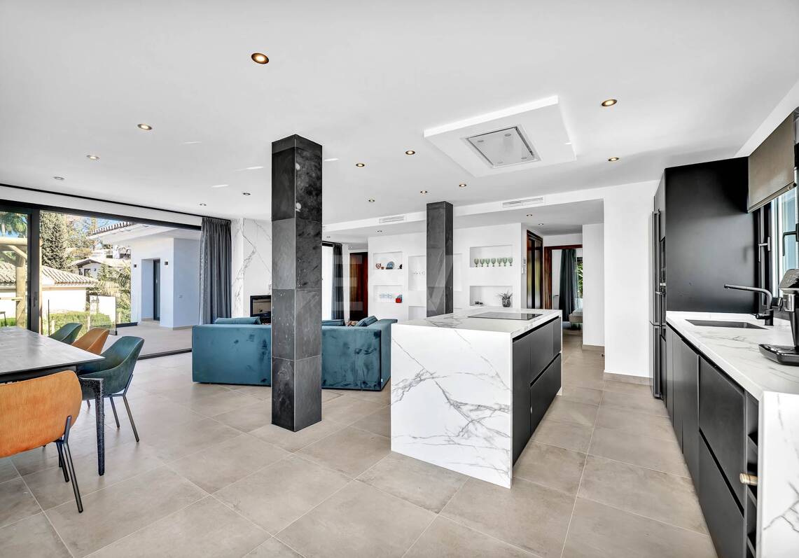 Modern Villa in Elviria with Stunning Panoramic Sea Views