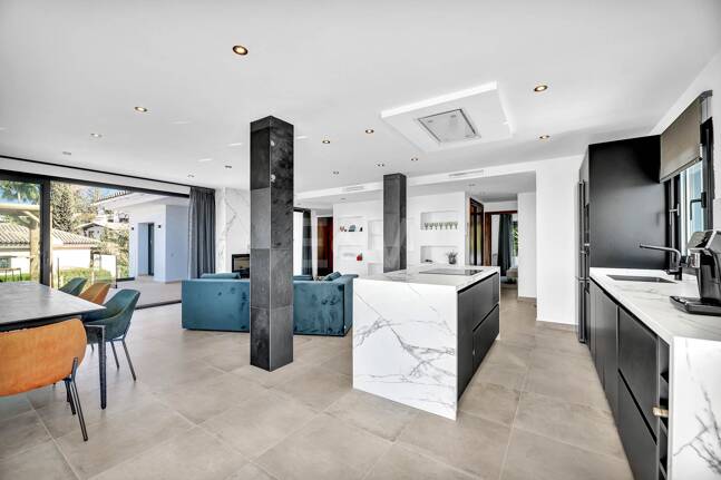 Modern Villa in Elviria with Stunning Panoramic Sea Views