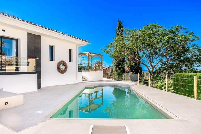 Modern Villa in Elviria with Stunning Panoramic Sea Views
