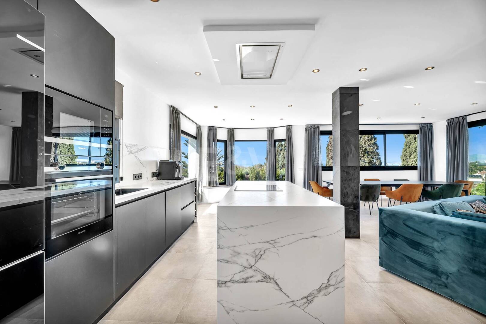 Moderne Villa in Elviria mit atemberaubendem Panoramablick auf das Meer