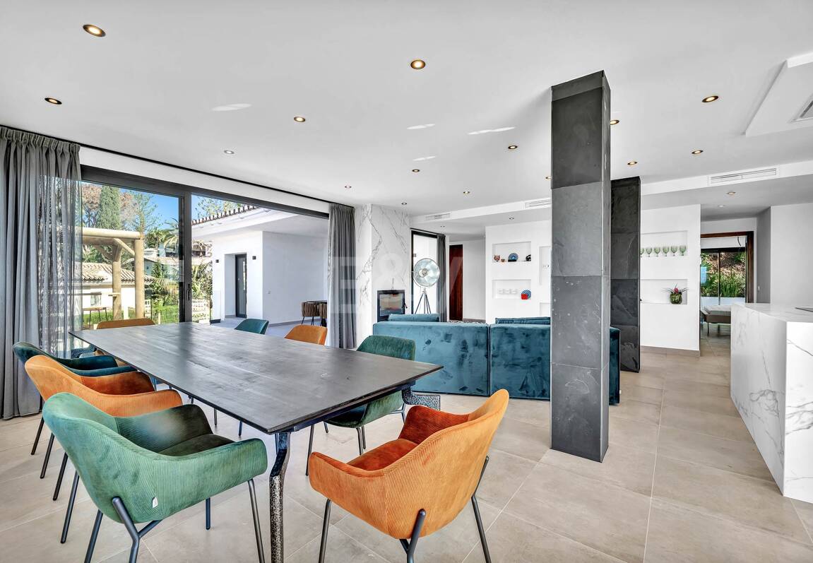 Modern Villa in Elviria with Stunning Panoramic Sea Views