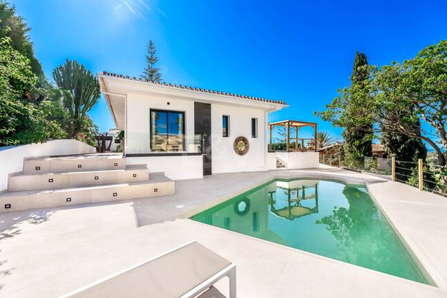 Modern Villa in Elviria with Stunning Panoramic Sea Views