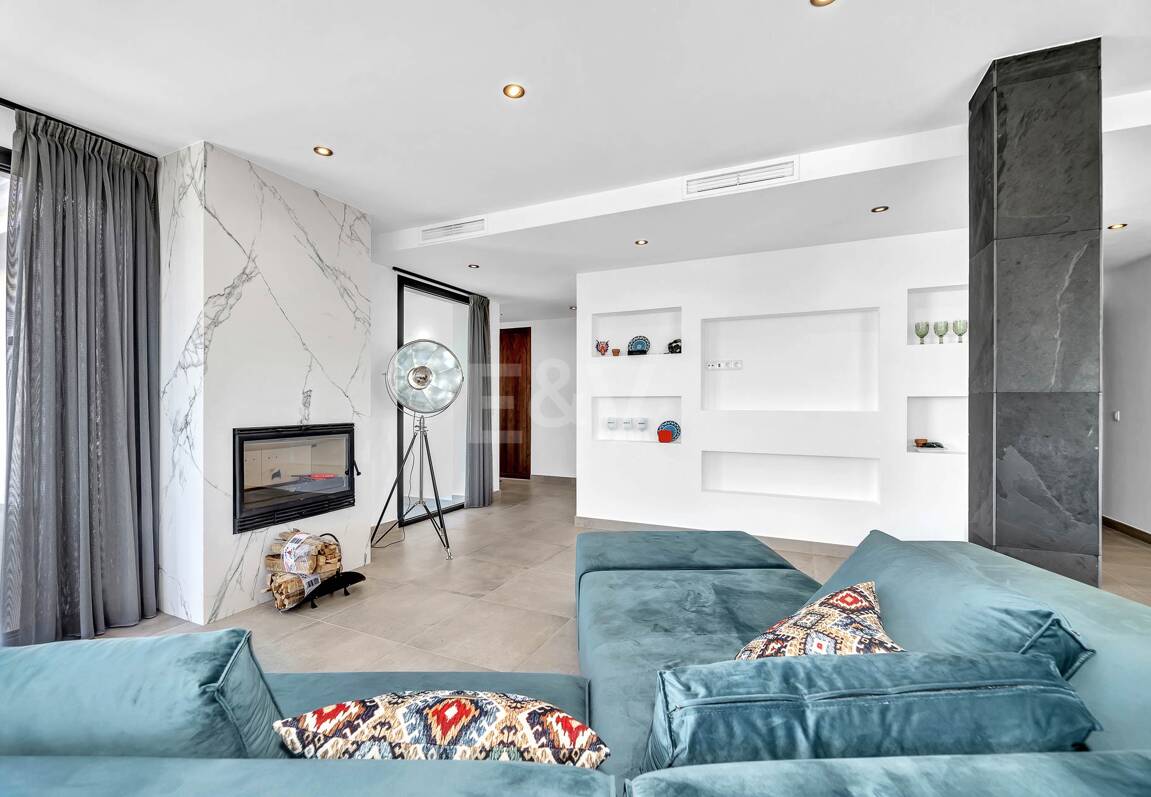 Modern Villa in Elviria with Stunning Panoramic Sea Views