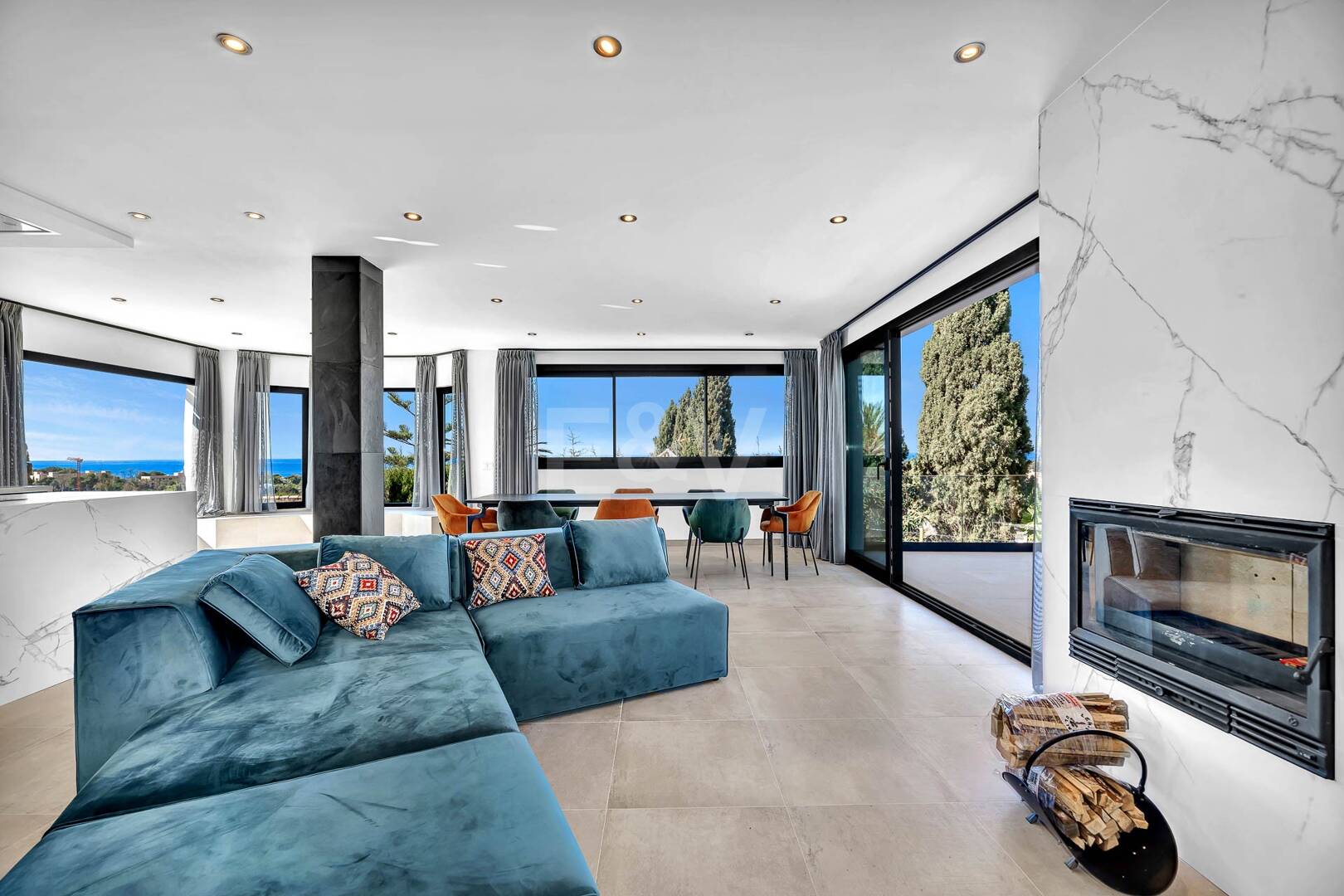 Moderne Villa in Elviria mit atemberaubendem Panoramablick auf das Meer