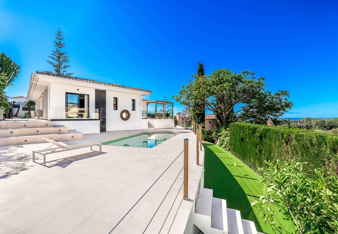 Modern Villa in Elviria with Stunning Panoramic Sea Views