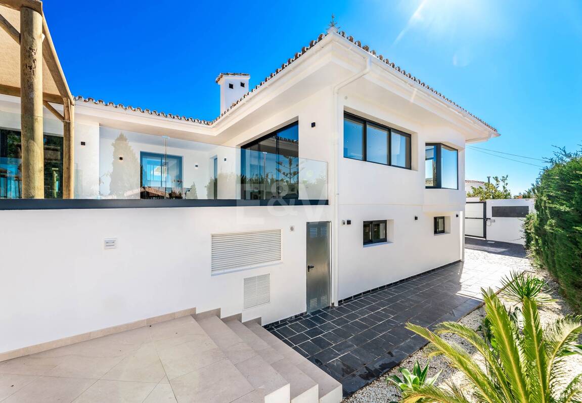 Modern Villa in Elviria with Stunning Panoramic Sea Views