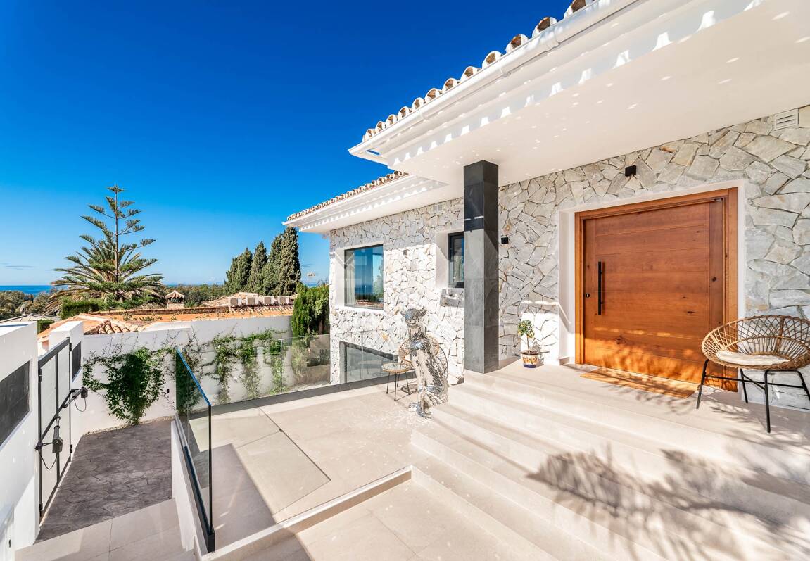 Modern Villa in Elviria with Stunning Panoramic Sea Views