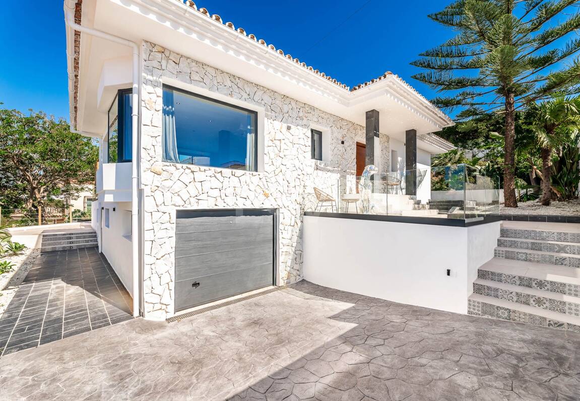 Modern Villa in Elviria with Stunning Panoramic Sea Views