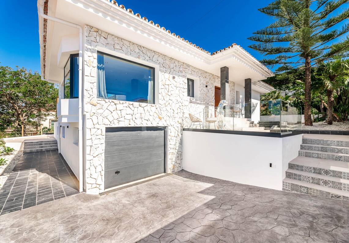 Modern Villa in Elviria with Stunning Panoramic Sea Views
