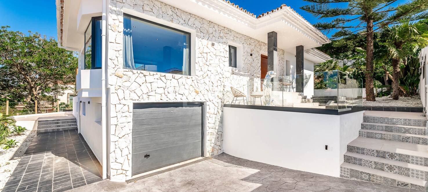 Modern Villa in Elviria with Stunning Panoramic Sea Views