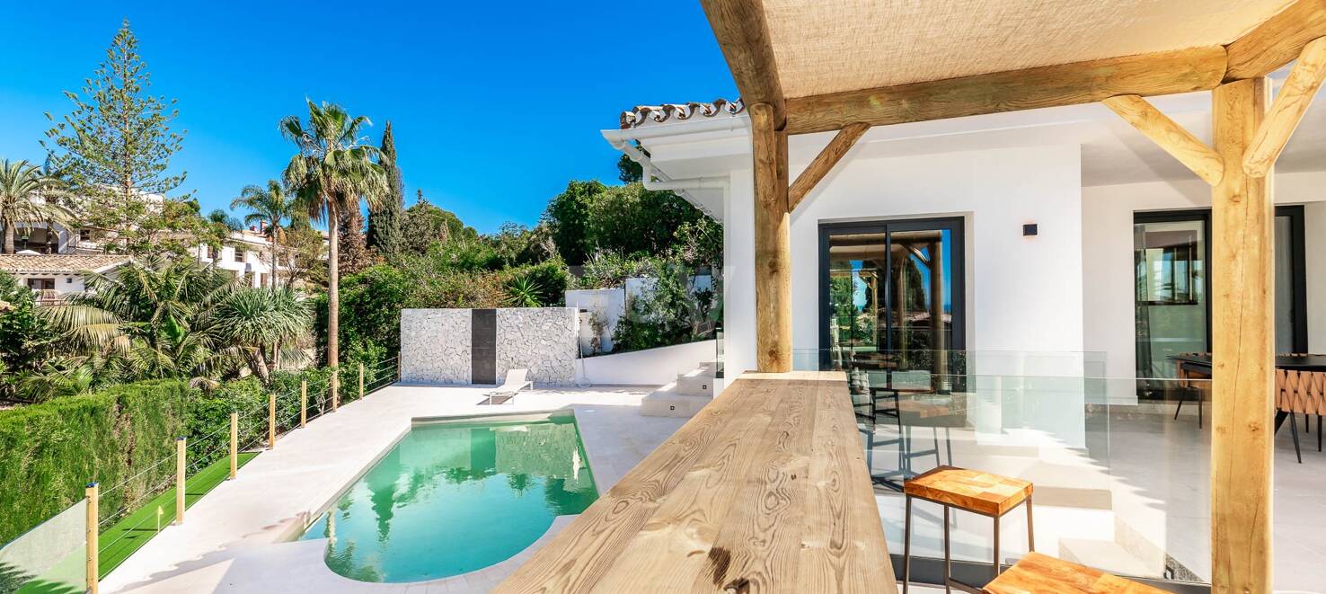 Modern Villa in Elviria with Stunning Panoramic Sea Views