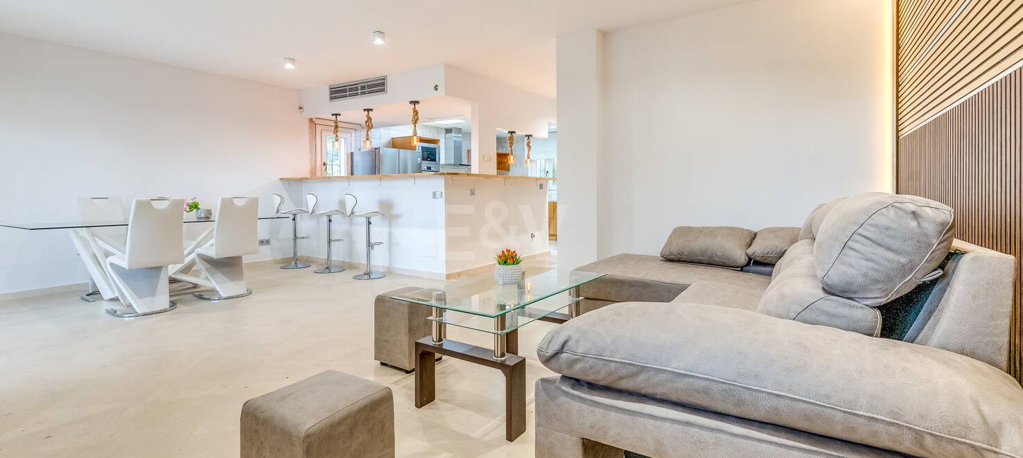 Fantastic Townhouse with Sea views a Few Steps from the Beach