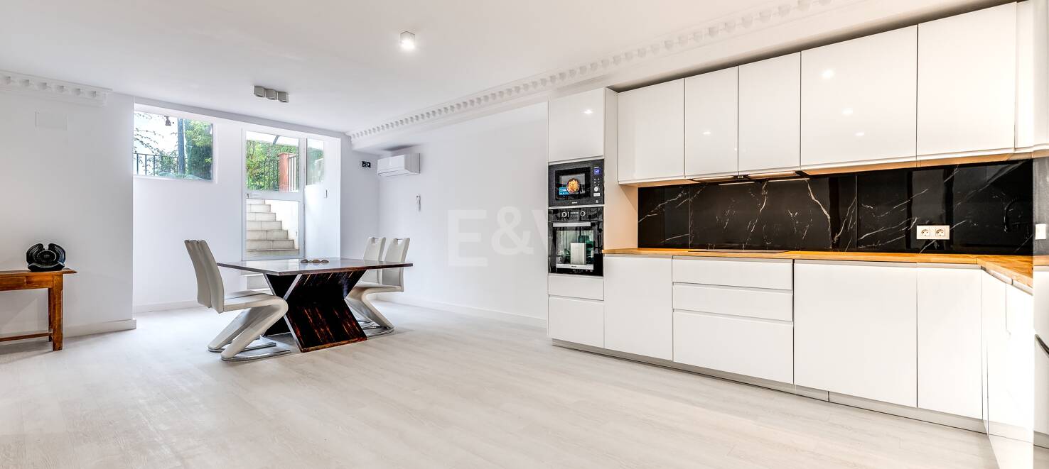 Fantastic Townhouse with Sea views a Few Steps from the Beach