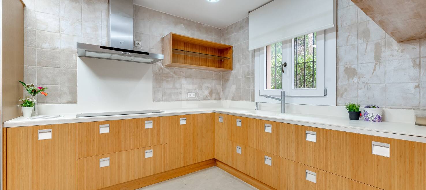 Fantastic Townhouse with Sea views a Few Steps from the Beach