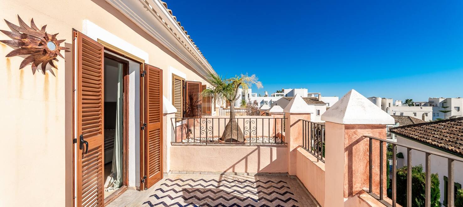 Fantastic Townhouse with Sea views a Few Steps from the Beach