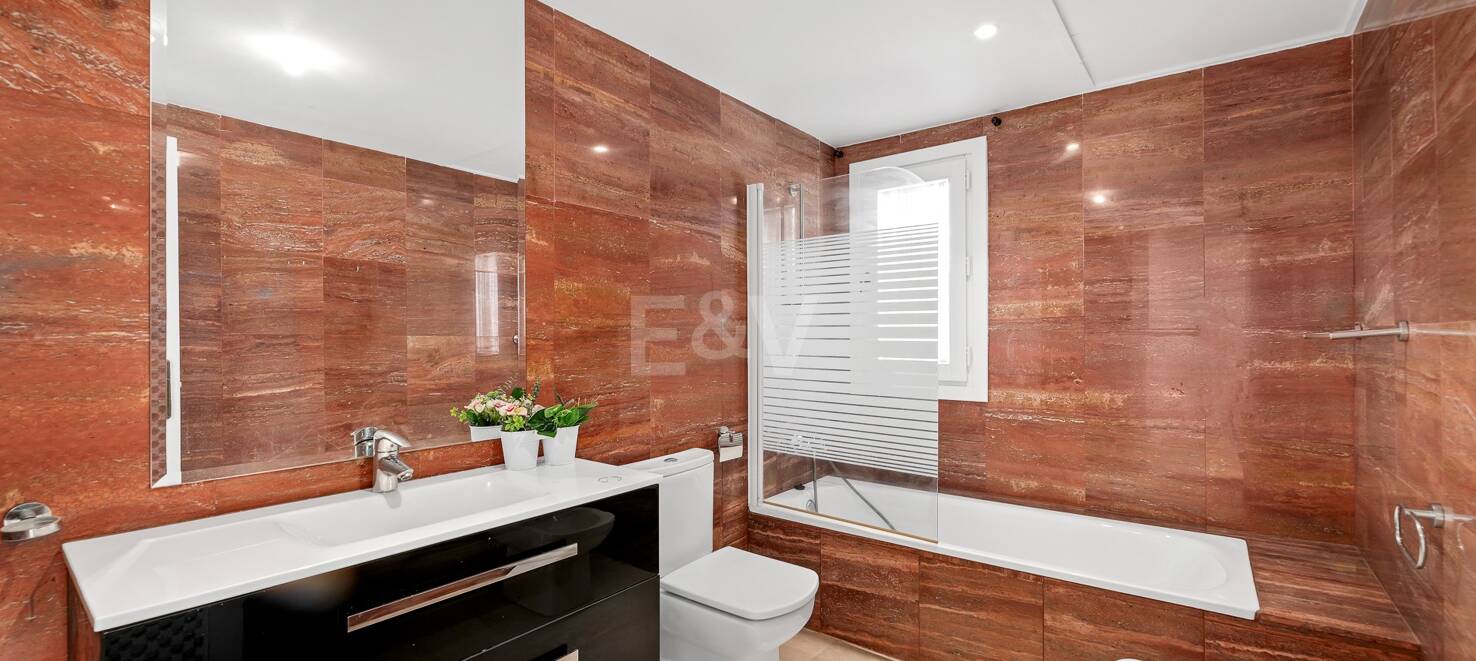 Fantastic Townhouse with Sea views a Few Steps from the Beach