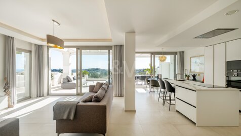 Elegancki Penthouse w Nueva Andaluzja z widokiem na morze