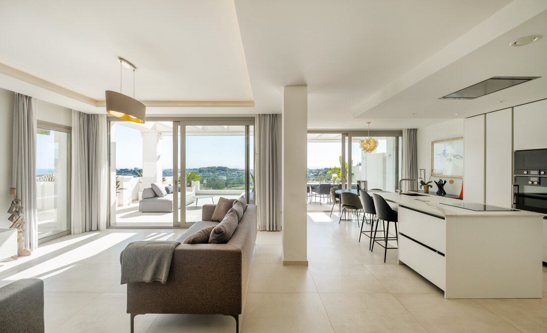 Elegancki Penthouse w Nueva Andaluzja z widokiem na morze