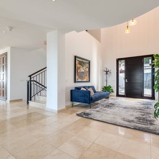 Lujo y serenidad: Villa con vistas panorámicas al mar y campo de golf privado en El Paraíso, Marbella