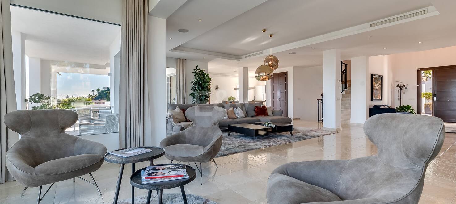 Lujo y serenidad: Villa con vistas panorámicas al mar y campo de golf privado en El Paraíso, Marbella