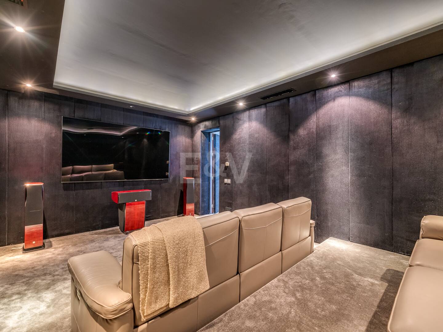 Lujo y serenidad: Villa con vistas panorámicas al mar y campo de golf privado en El Paraíso, Marbella