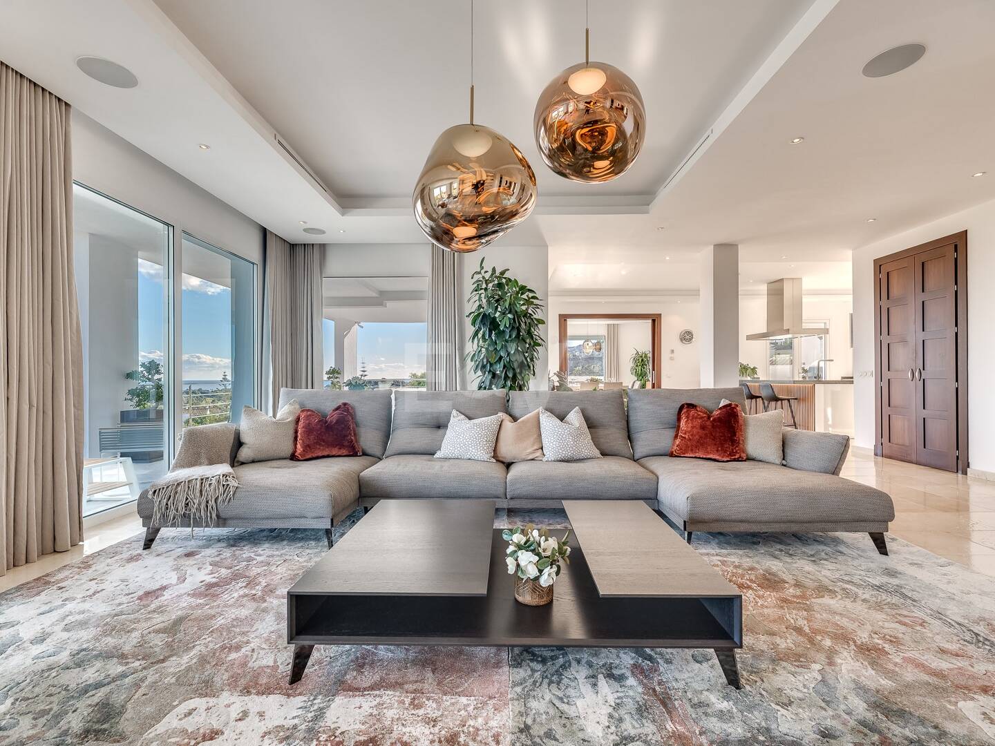 Lujo y serenidad: Villa con vistas panorámicas al mar y campo de golf privado en El Paraíso, Marbella