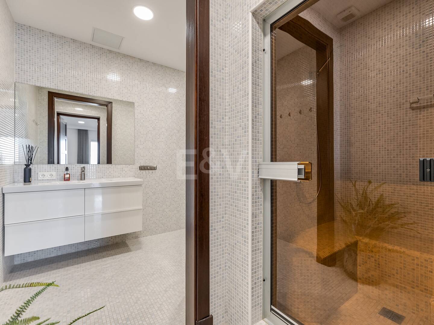 Lujo y serenidad: Villa con vistas panorámicas al mar y campo de golf privado en El Paraíso, Marbella