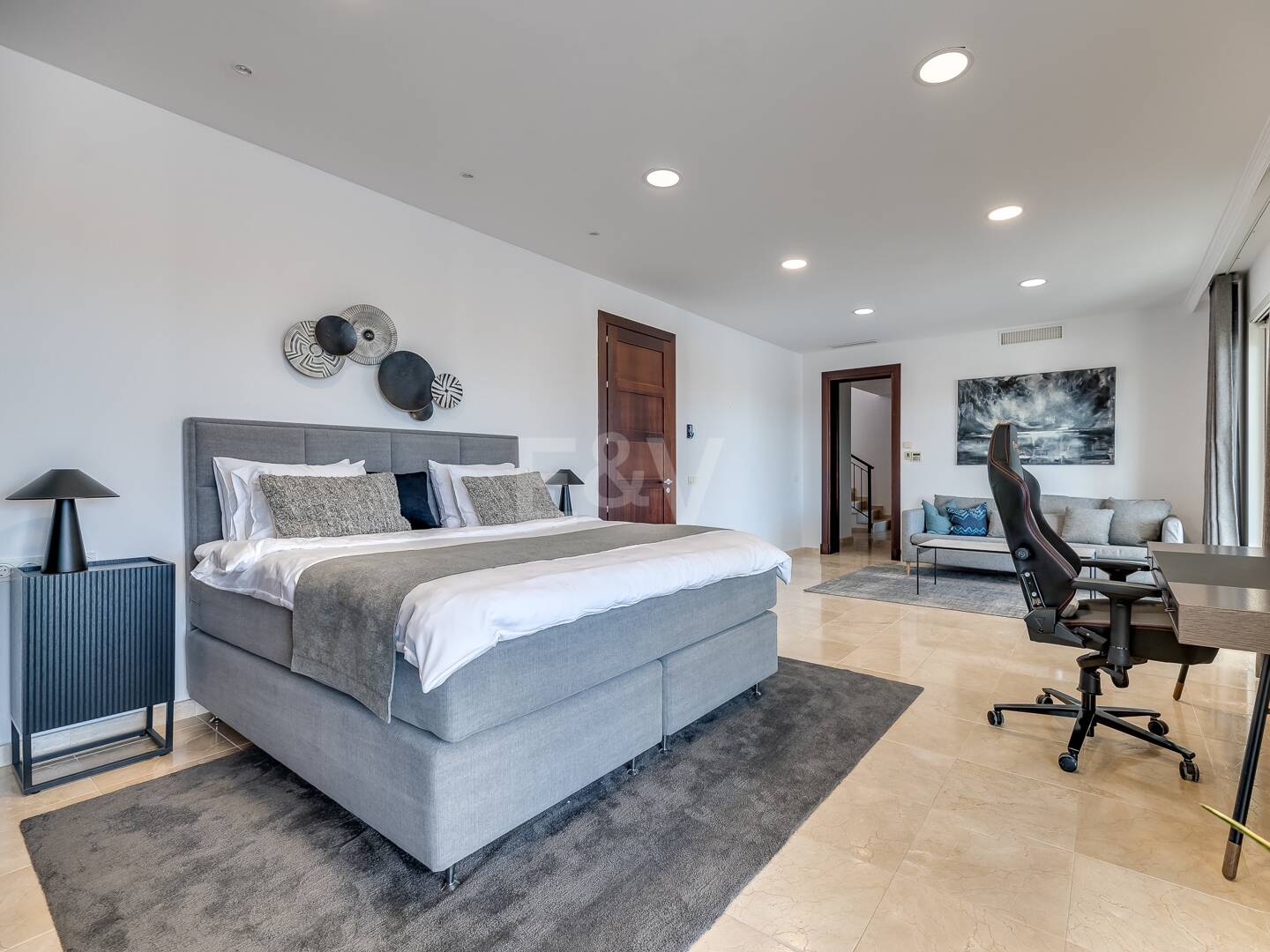 Lujo y serenidad: Villa con vistas panorámicas al mar y campo de golf privado en El Paraíso, Marbella