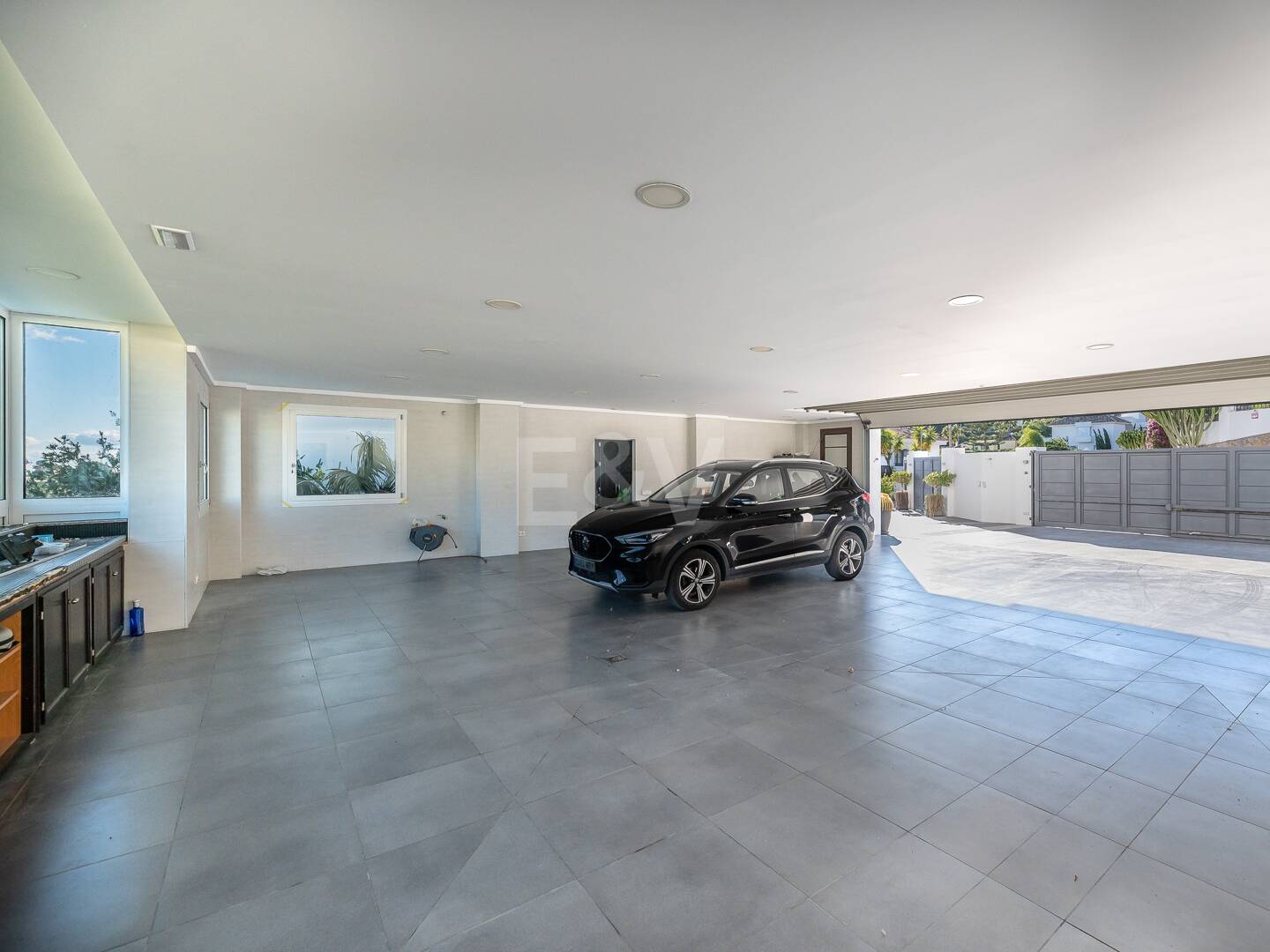 Lujo y serenidad: Villa con vistas panorámicas al mar y campo de golf privado en El Paraíso, Marbella