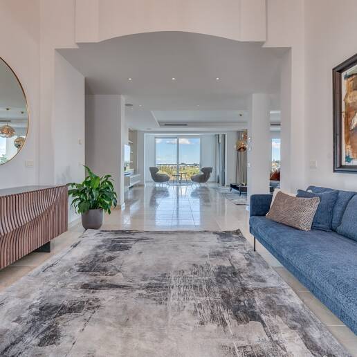 Lujo y serenidad: Villa con vistas panorámicas al mar y campo de golf privado en El Paraíso, Marbella