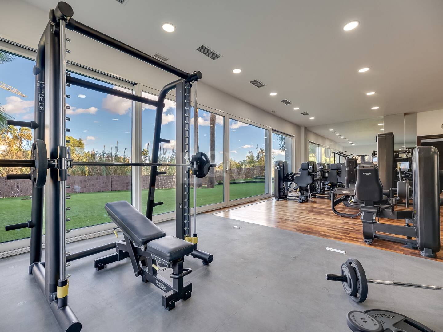 Lujo y serenidad: Villa con vistas panorámicas al mar y campo de golf privado en El Paraíso, Marbella