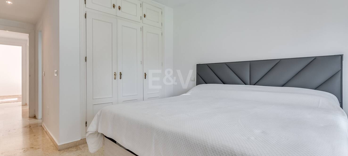 Lovely Guadalmina Frontline Golf Apartment