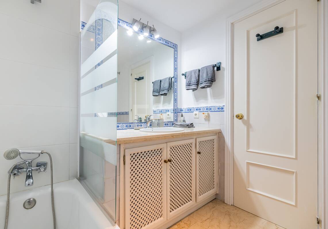 Lovely Guadalmina Frontline Golf Apartment
