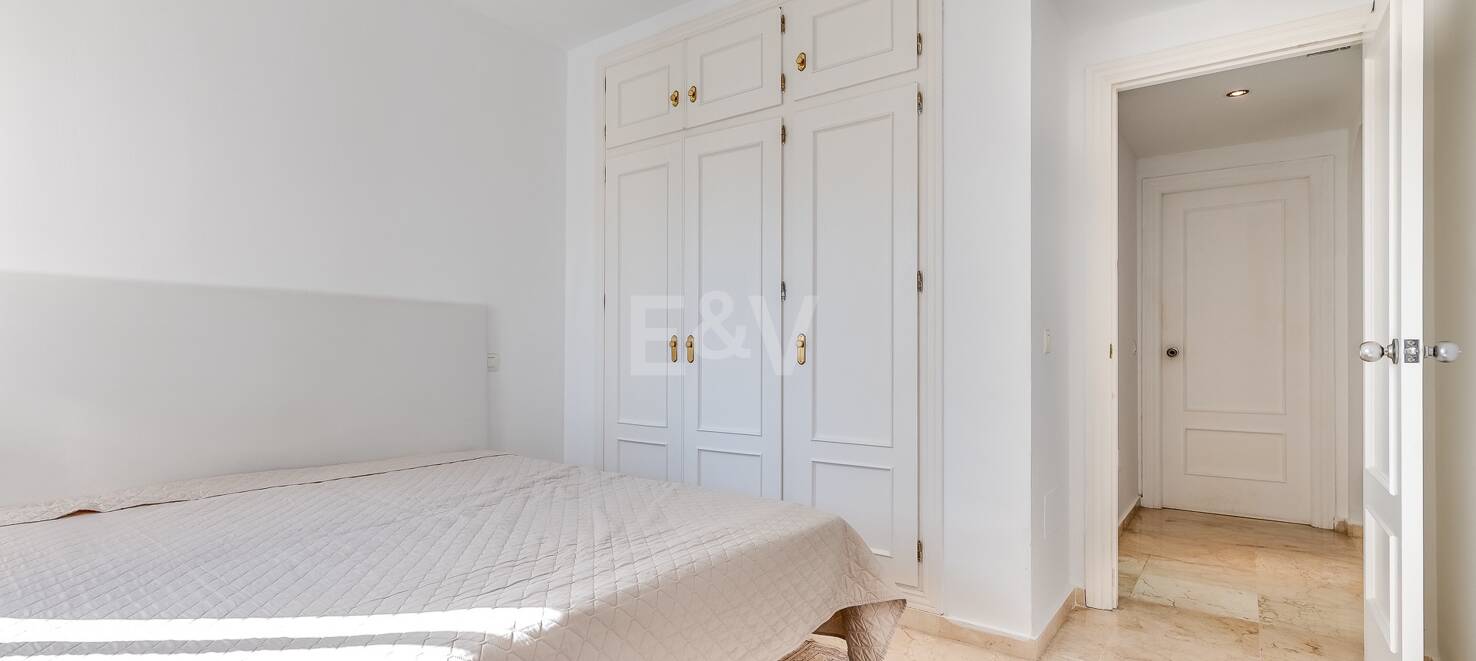 Lovely Guadalmina Frontline Golf Apartment