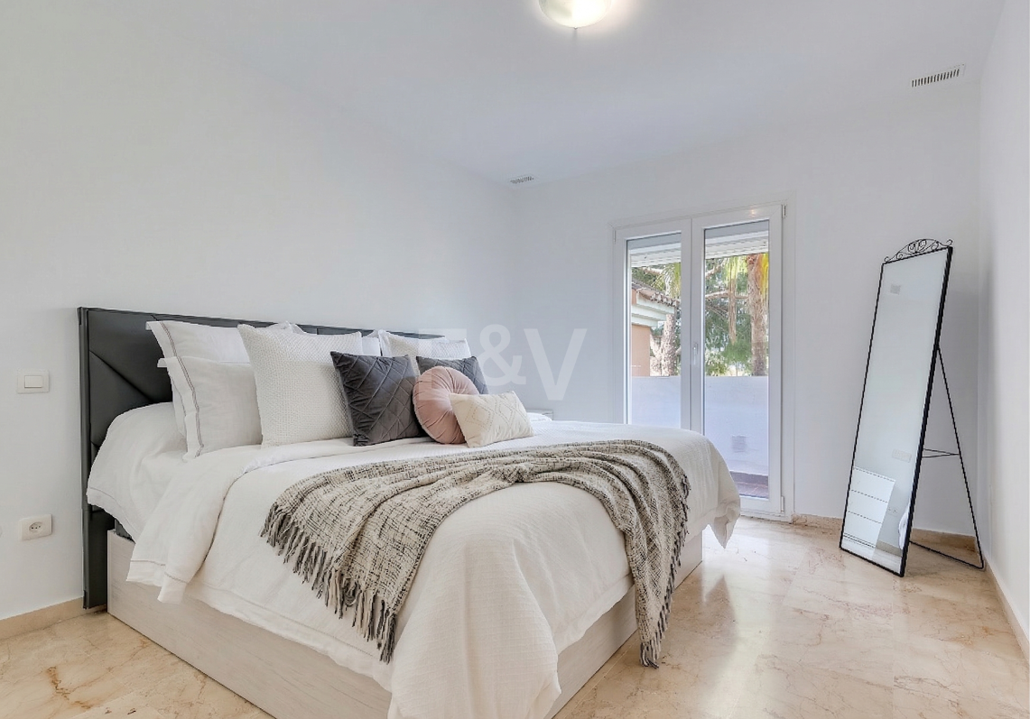 Lovely Guadalmina Frontline Golf Apartment