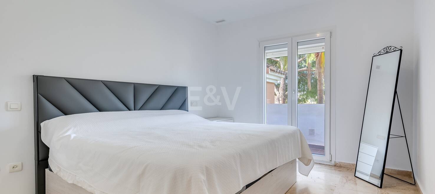 Lovely Guadalmina Frontline Golf Apartment