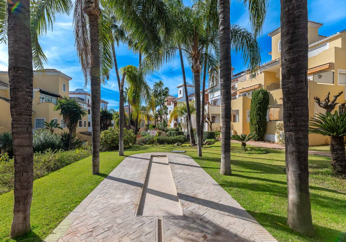 Lovely Guadalmina Frontline Golf Apartment