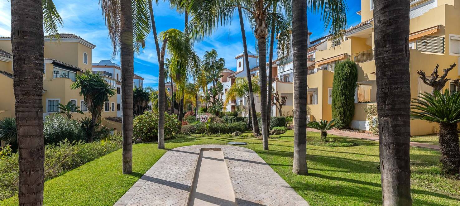 Lovely Guadalmina Frontline Golf Apartment